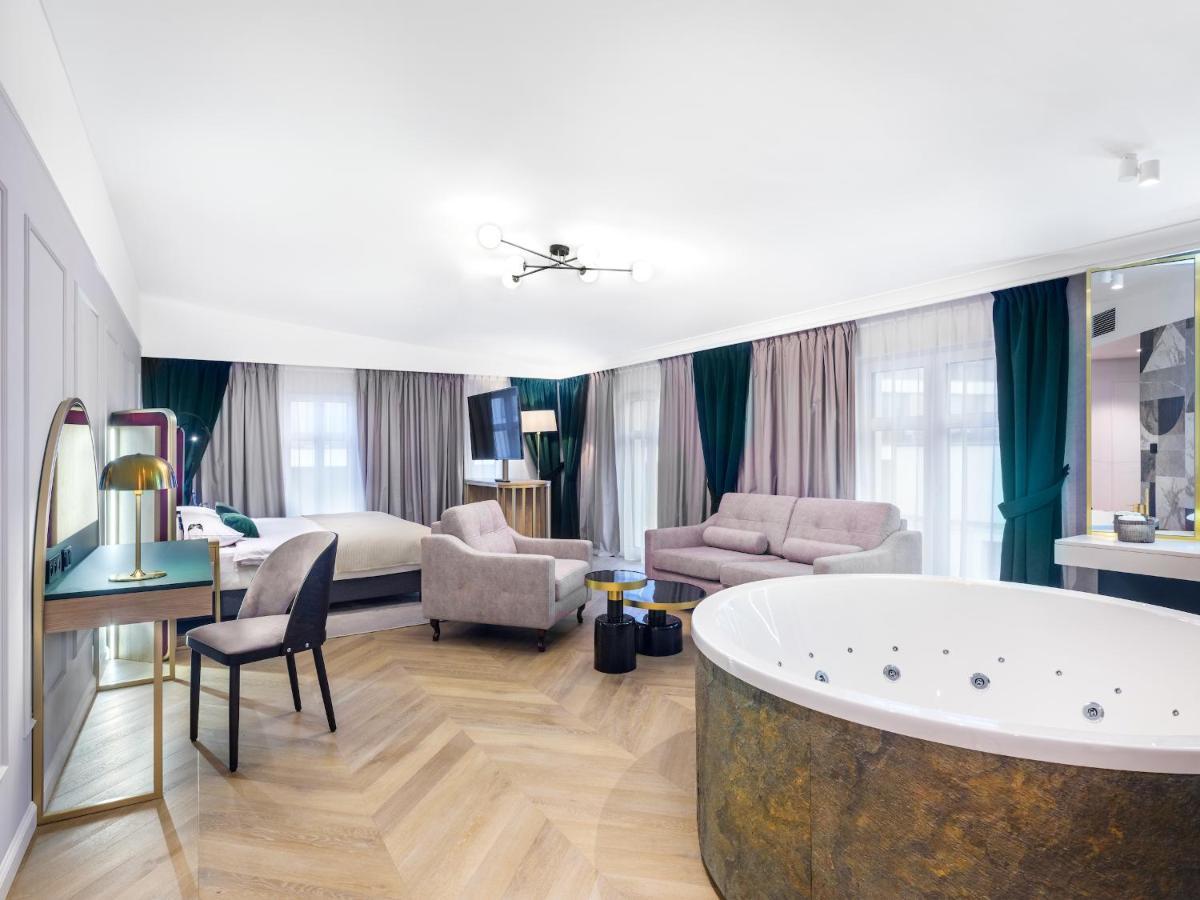 Golden Queen Deluxe Jacuzzi Apartments - Old Town Krakow Exterior photo