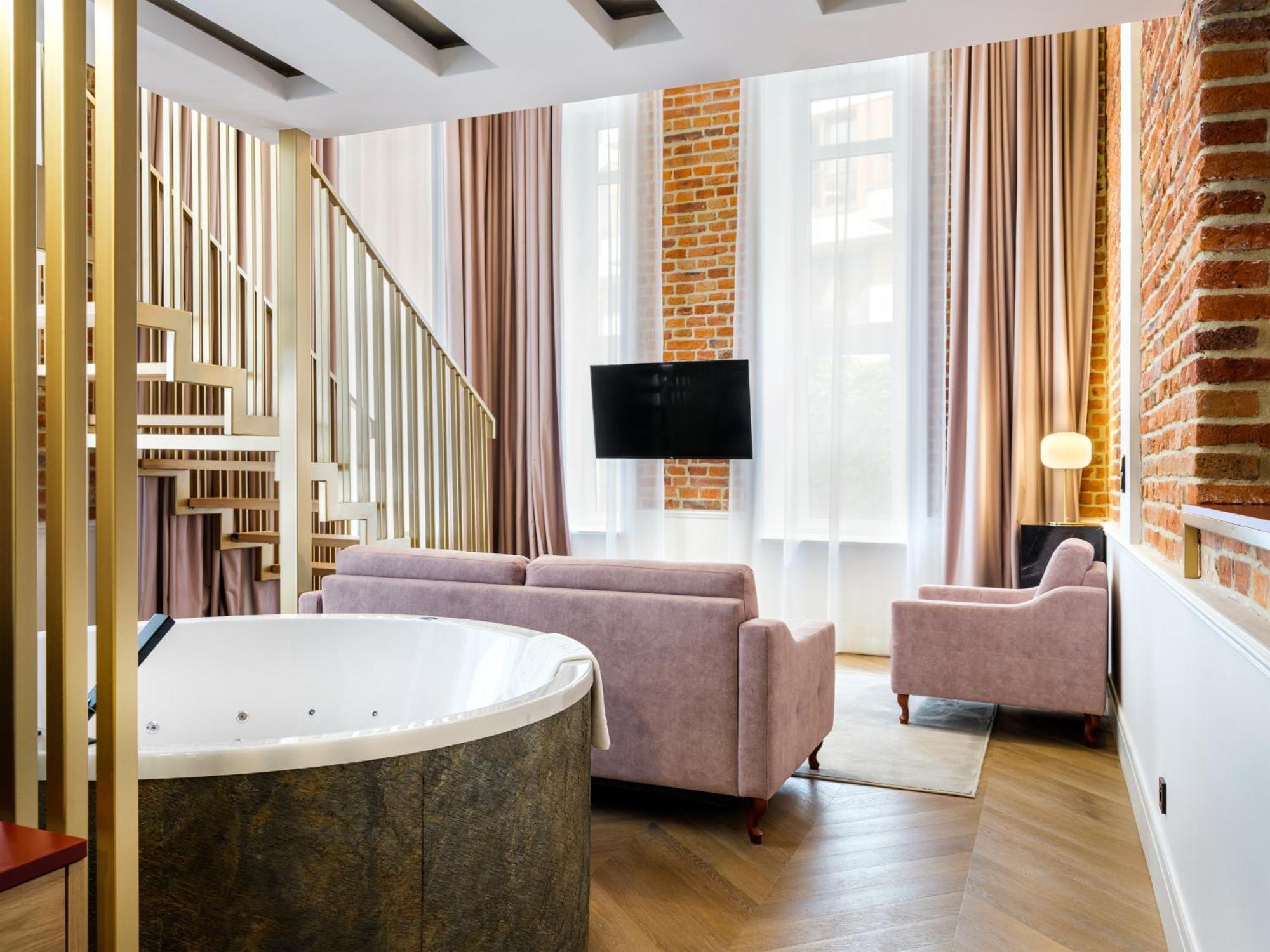 Golden Queen Deluxe Jacuzzi Apartments - Old Town Krakow Exterior photo